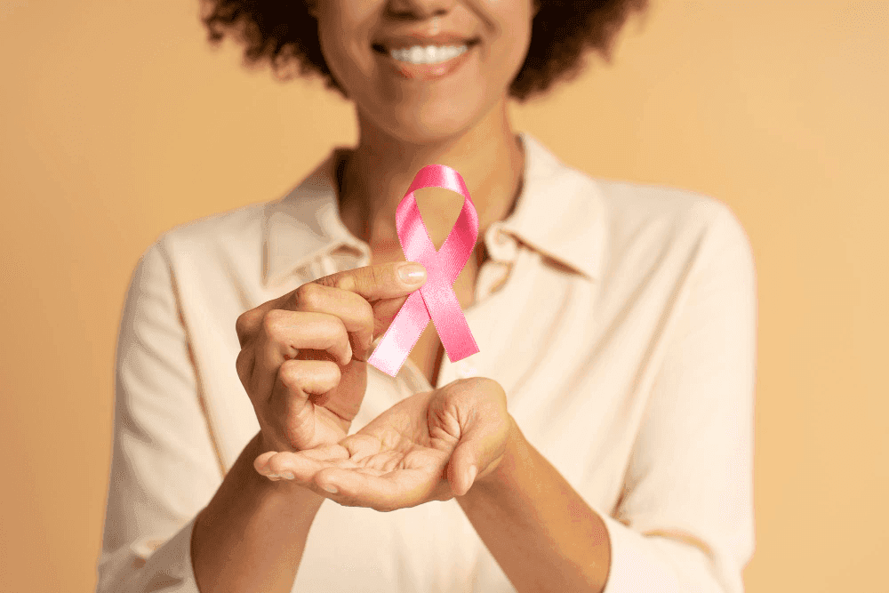Imagem ilustrativa: Outubro Rosa: o autocuidado começa com a prevenção 💗