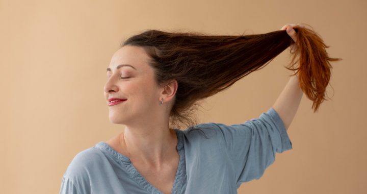 Cabelos mais fortes: o que está por trás dessa nova onda de vitaminas capilares?